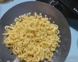 Foto langkah ke 1 dari resep Mie Burung Dara Goreng.