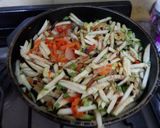 Foto del paso 2 de la receta: Crepes de calabaza rellenos de vegetales salteados