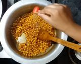 A picture of step 4 of White cholay .