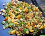 Une image de l'étape 14 de Courgettes jaunes, tomate noire et poivrons verts aux épices.