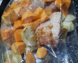 Foto del paso 5 de la receta: Pollo al horno con boniatos y cebollas
