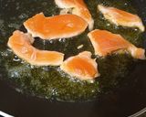 Foto langkah ke 2 dari resep MPASI 6+ Mo 4 bintang Ikan Salmon menggunakan slowcooker.