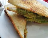 Foto langkah ke 5 dari resep Toast bread with egg and avocado.
