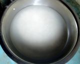 A picture of step 1 of Mkate wa sinia.