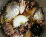 Foto del paso 1 de la receta: Caldo casero de pescado