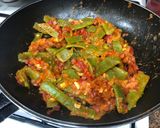 Foto del paso 6 de la receta: Judías verdes con tomate, pimiento, huevo duro y pechuga de pollo