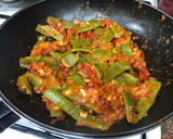 Foto del paso 6 de la receta: Judías verdes con tomate, pimiento, huevo duro y pechuga de pollo