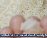 A picture of step 4 of Arabic fried rice 🌾.