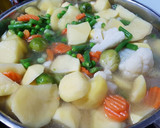 Foto del paso 8 de la receta: Menestra de verduras con Caldo de pollo casero!!🍗🥔🥕