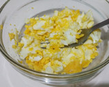Foto langkah ke 2 dari resep Simple egg salad sandwich.