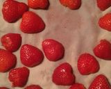 عکس مرحله 3 از دستور کیک توت فرنگی 🐾🍰🍓