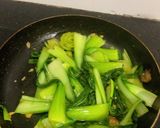 Hình bước làm 2 của món Cải thìa xào tỏi