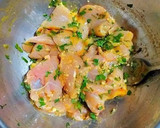 Foto del paso 2 de la receta: Filetes de pechuga de pollo al limón y curry amarillo hingú