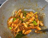 Foto langkah ke 4 dari resep Cumi Asin Balado Pete.