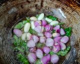 சின்ன வெங்காய புளிக்குழம்பு(shallots tamarind gravy recipe in tamil) ரெசிபி ஸ்டேப் 1 புகைப்படம்