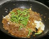 A picture of step 3 of Pad Thai with Egg (Quick Version).