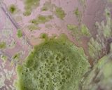 Foto del paso 2 de la receta: Sopa fría de palta con menta, queso Feta y mucho más 🥑 🍋 🌱 🧄🫒🫑🥒🧀inspirada en los gazpachos verdes 🇪🇸