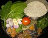 हेल्दी, पौष्टिक हंडी पालक पुलाव (palak pulao recipe in marathi) रेसिपी स्टेप 1 फोटो