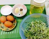 Hình bước làm 13 của món Trứng chiên rau mầm đậu xanh