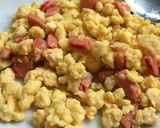 Foto langkah ke 5 dari resep Scrambled Egg with Sausage / Telur Orak Arik Sosis.