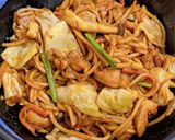 รูปขั้นตอนการทำที่ 5 ของ ผัดยากิโซบะไก่