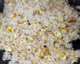 Gambar langkah 4 resipi Nasi Goreng Bawang Putih Cincai.