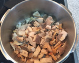 Foto del paso 4 de la receta: Pollo a la cerveza con setas