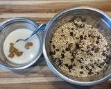 Une image de l'étape 1 de Bouchée de barres tendres aux raisins et dattes.