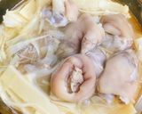 Hình bước làm 3 của món Canh Giò Heo Nấu Măng