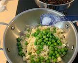A picture of step 2 of Peas aloo subji.