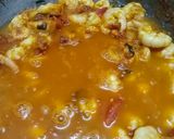 A picture of step 8 of South Indian spicy prawn gravy.