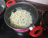 Foto del paso 1 de la receta: Salpicón de pasta, verdura, palitos de cangrejo y mejillones