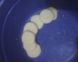 Foto langkah ke 2 dari resep Kukis kelapa teflon (4 bahan simlpe).