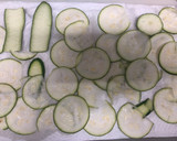 Foto del paso 6 de la receta: 331. Mollejas e higaditos de pollo en salsa con crujiente de calabacín (principal carne)