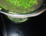 A picture of step 3 of Papaya Leaves Juice.