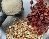 A picture of step 1 of Almonds Cranberry Chikki.