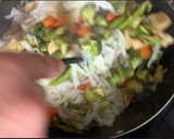 Foto del paso 5 de la receta: Noodles de arroz, pollo y verduras