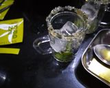 A picture of step 5 of Honey and mint iced green tea shots.