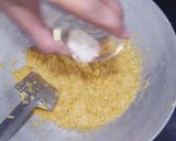 A picture of step 3 of Besan Halwa.