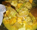 Gambar langkah 3 resipi Masak Lemak Ayam dengan Labu Kuning.
