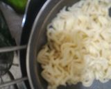 Foto langkah ke 1 dari resep Mie Goreng Sosis Simple.