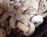 Foto del paso 1 de la receta: Tallarines de espinacas con champiñones