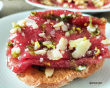 Foto del paso 5 de la receta: Carpaccio de vacuno trufado con parmesano y pesto de cacahuetes