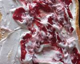 Foto del paso 8 de la receta: Brazo de reina relleno de crema con frutilla