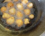 A picture of step 3 of Urad dal ke wada.