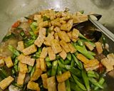 Foto langkah ke 6 dari resep Oseng Buncis dan Kikil.