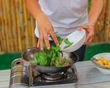 รูปขั้นตอนการทำที่ 21 ของ ผัดกะเพราเต้าหู้ไข่ หมูสับ เมนูผัดรสเด็ด กินได้ทุกวัย👍