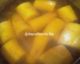 Foto langkah ke 3 dari resep Singkong Goreng Merekah (cara merebus cepat empuk).