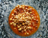 Foto del paso 1 de la receta: Garbanzos con chorizo y torreznos