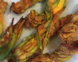 Foto del paso 6 de la receta: Flores de calabacín rellenas de queso